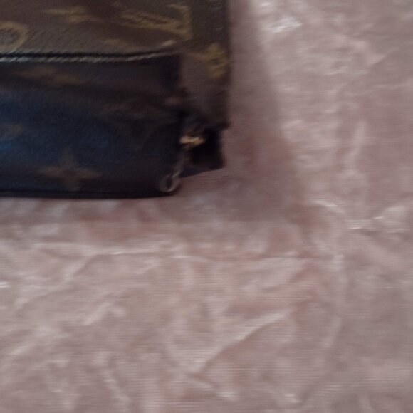 Authentic Louis Vuitton large cosmetic bag - Picture 4 of 9